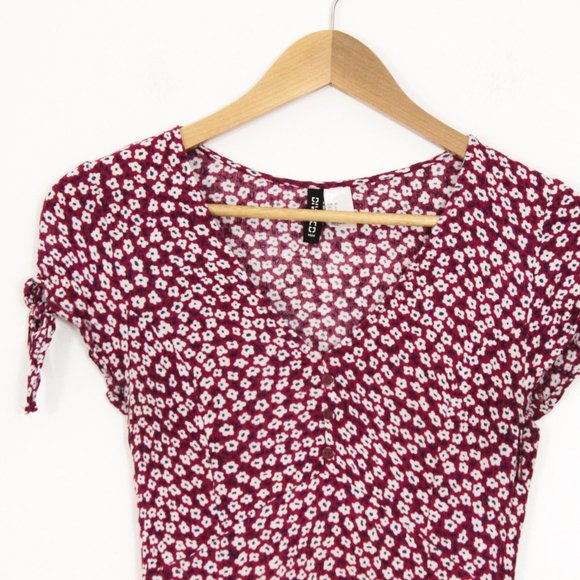 *H&M Red Ditsy Floral V Neck Mini Dress - Picture 3 of 6
